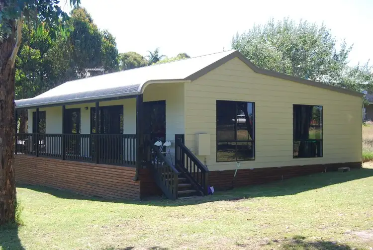 88 Lake Bunga Beach Road, Lakes Entrance VIC 3909