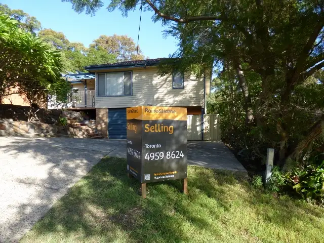 6 Lake Macquarie Close, Fennell Bay NSW 2283