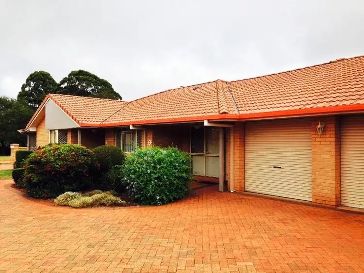 Unit 2 Glenfield Court, Middle Ridge QLD 4350