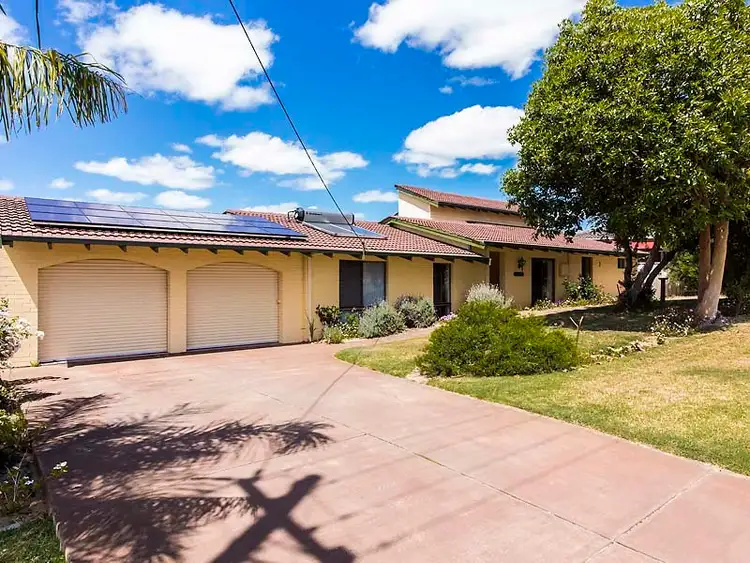 8 Gordon Road West, Dianella WA 6059