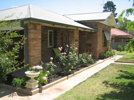 28 Douglas, Narrandera NSW 2700
