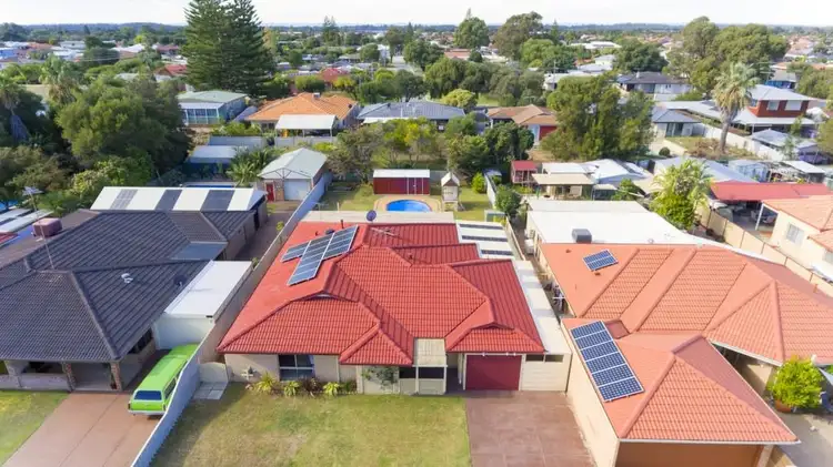 Second view of Homely house listing, 21 Pollard Way, Warnbro WA 6169