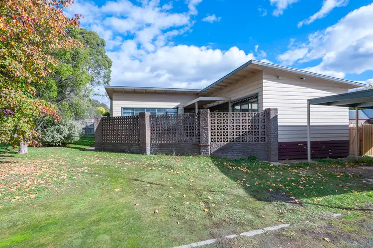 14 Melbourne Road, Gisborne VIC 3437