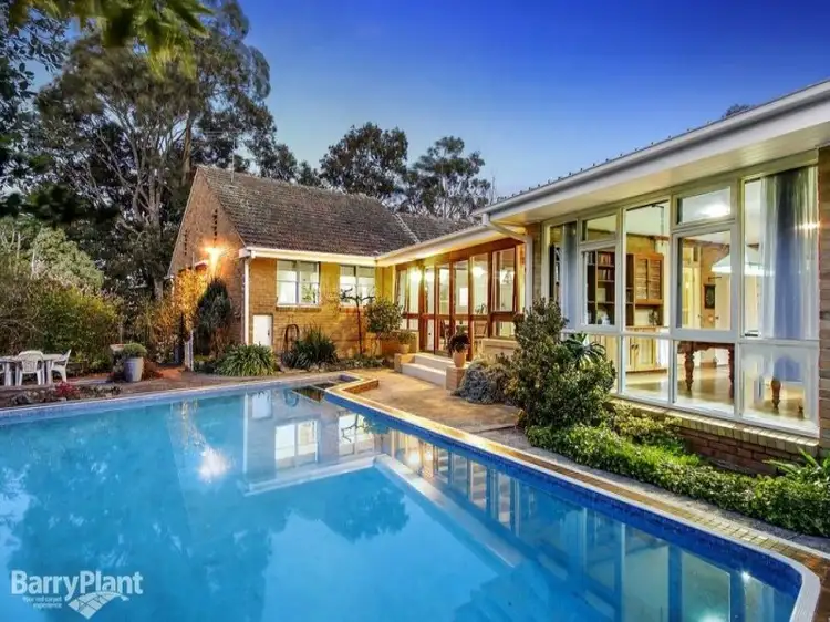 17 Barina Crescent, Croydon VIC 3136