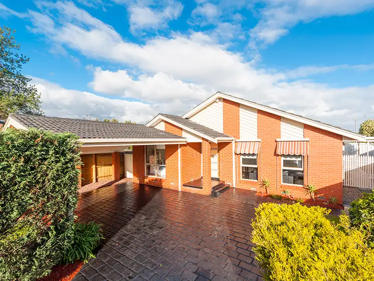 4 Somers Close, Mill Park VIC 3082