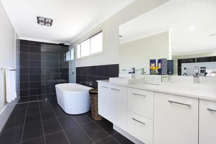 Seventh view of Homely house listing, 18 De Garis Close, Middleton Grange NSW 2171