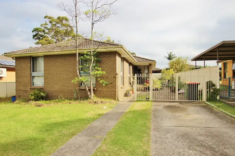 19 Morna St, Greenfield Park NSW 2176