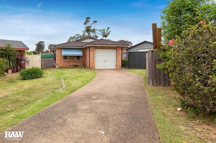 15 Stockalls Place, Minto NSW 2566