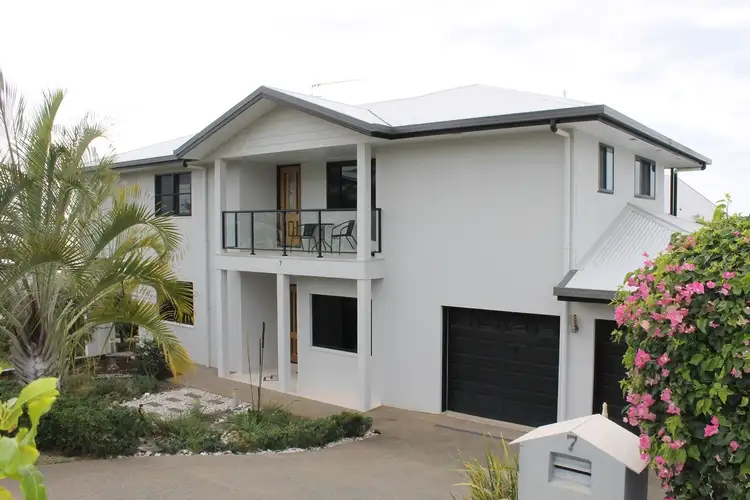 7 Pacific Vista Close, Pacific Heights QLD 4703