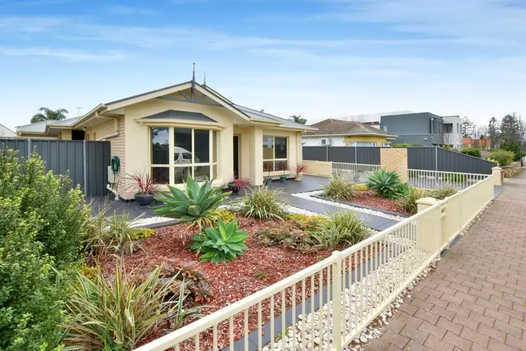 14 Rothesay Ave, Glenelg North SA 5045