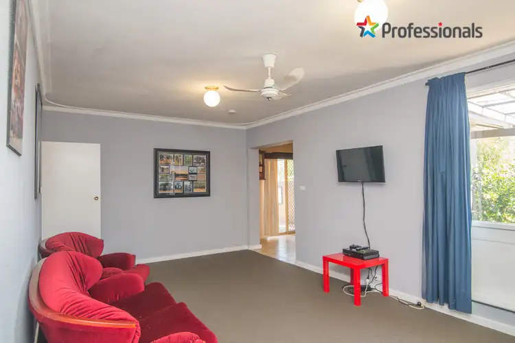 Third view of Homely house listing, 25 Lindy Way, Camillo WA 6111