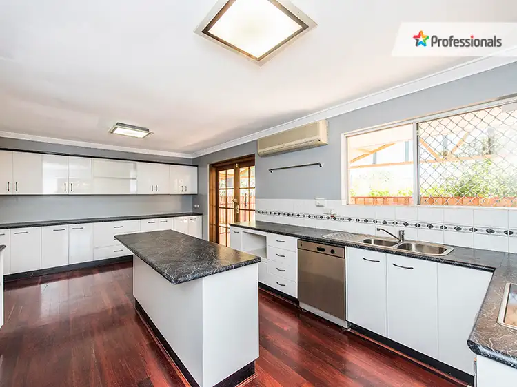 27 Canning Mills Rd, Kelmscott WA 6111