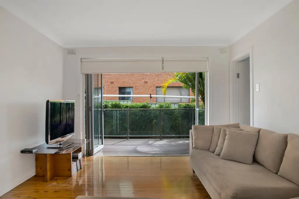 Main view of Homely unit listing, 2/15 Myrtle Street, Coniston NSW 2500