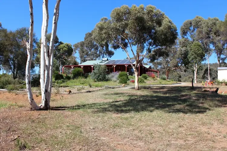 32 Searle Drive, Clackline WA 6564