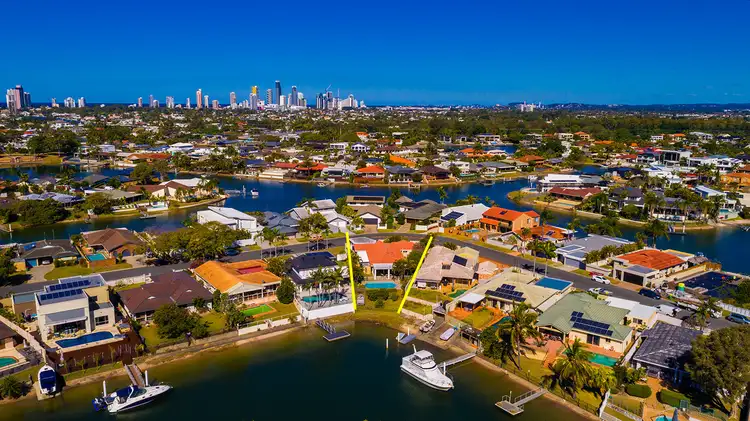 13 Tosti Street, Sorrento QLD 4217