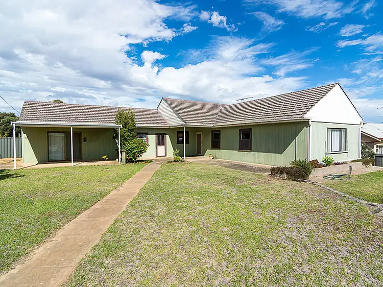 17 Marchant Road, Strathalbyn SA 5255