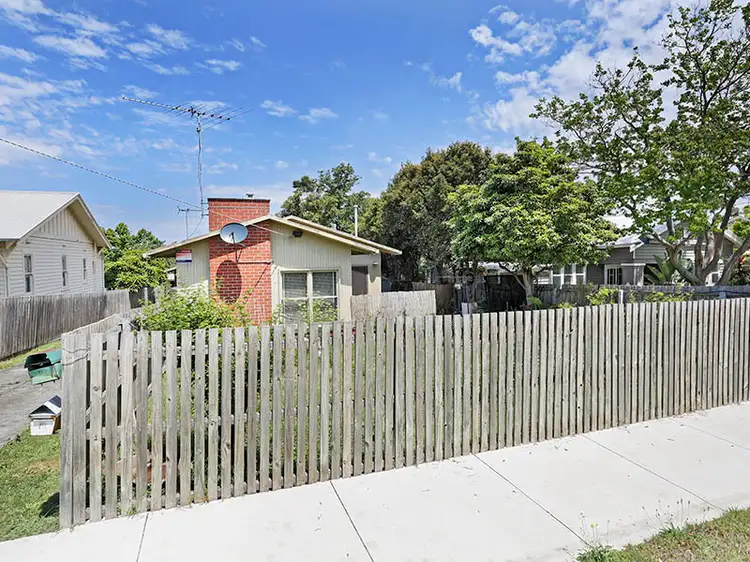 25 Camden Road, Newtown VIC 3220