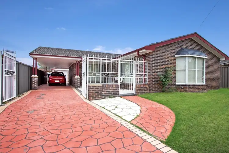 13 Hope Crescent, Bossley Park NSW 2176