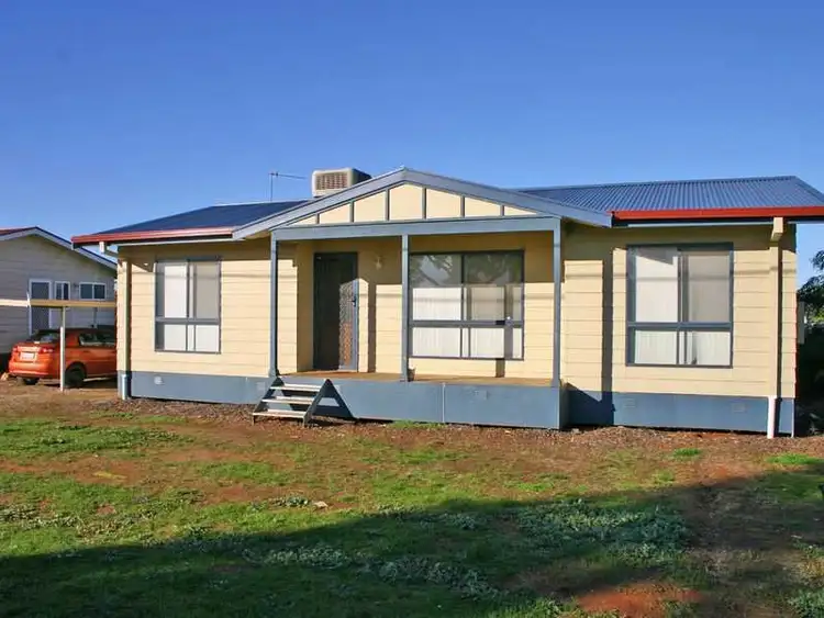 8 Percy Street, Junee NSW 2652