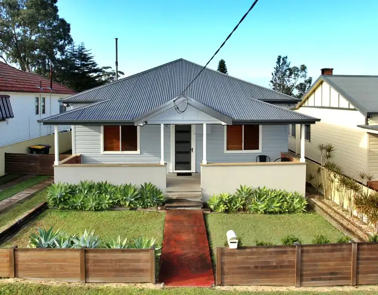 4 King St, East Maitland NSW 2323