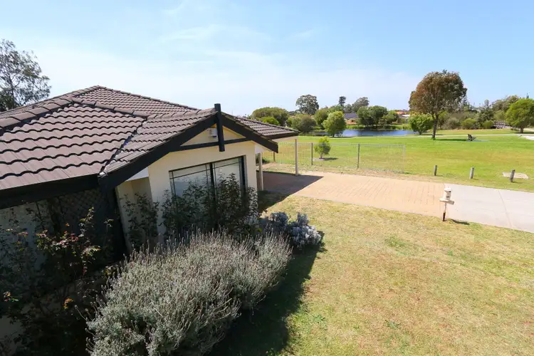 22 Ursuline Vista, Queens Park WA 6107