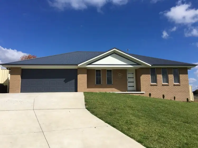 3 Maroney Close, Orange NSW 2800