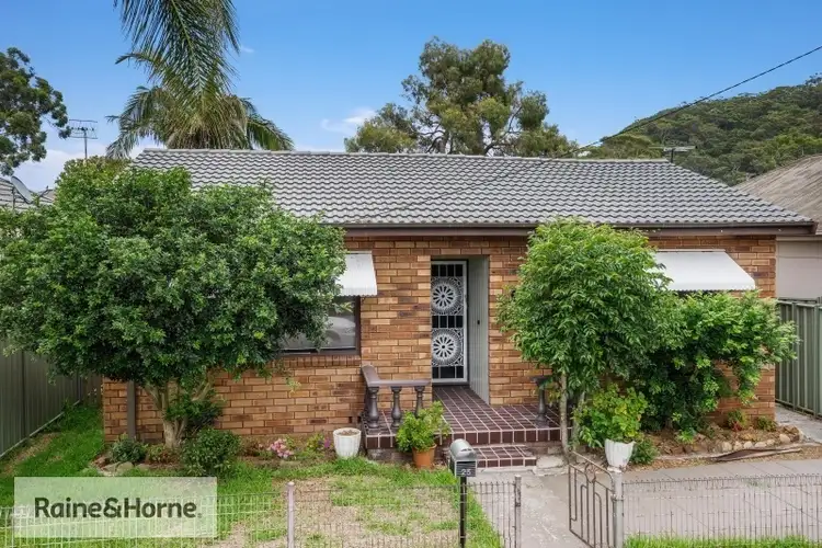 25 Picnic Parade, Ettalong Beach NSW 2257