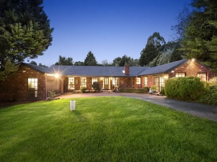 5 Fernleigh Drive, Mooroolbark VIC 3138