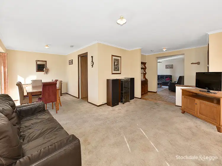 Second view of Homely house listing, 4 Winsham Court, Craigieburn VIC 3064