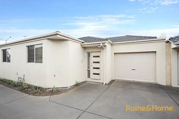 Main view of Homely unit listing, 2/4 Levenia Street, St Albans VIC 3021