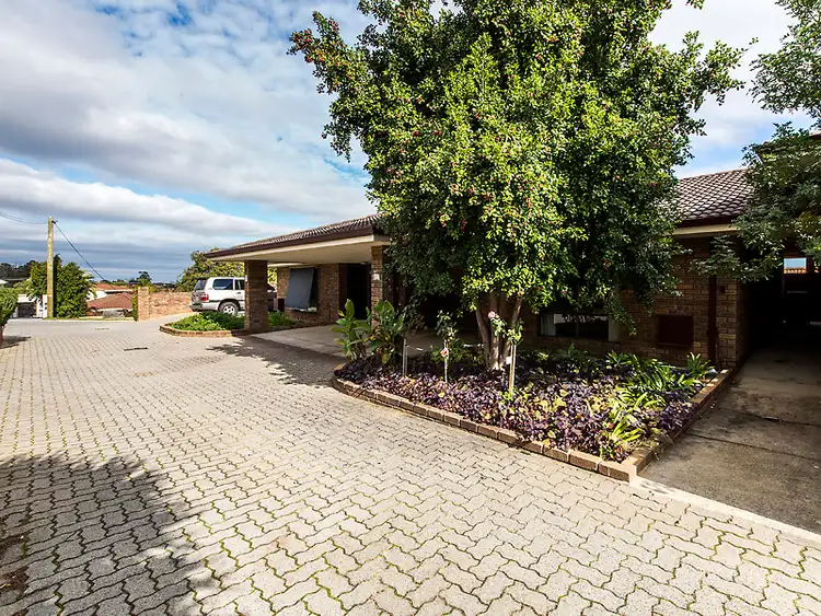 2/11 Kinsella, Joondanna WA 6060