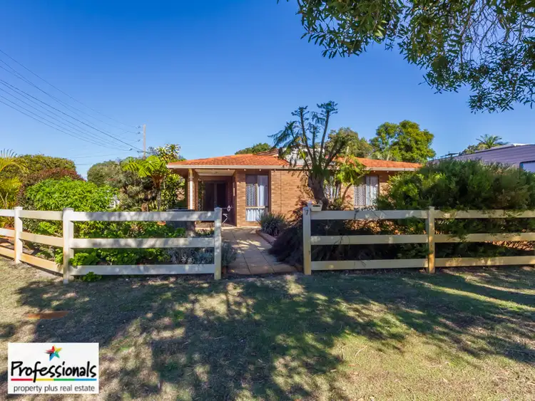 Second view of Homely house listing, 7 Denham Way, Thornlie WA 6108