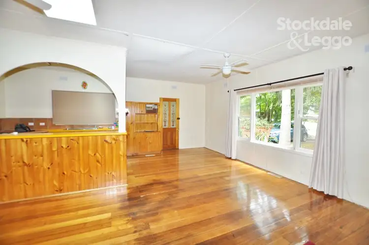 Second view of Homely house listing, 31 Viewhill Road, Cockatoo VIC 3781