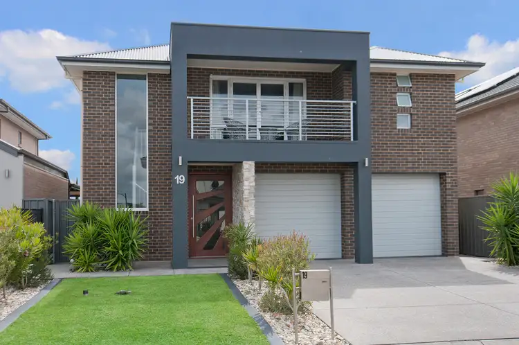 19 Nelson Cres, Mawson Lakes SA 5095