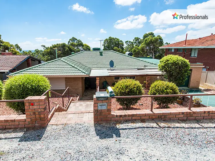 27 Carrick Road, Mount Richon WA 6112