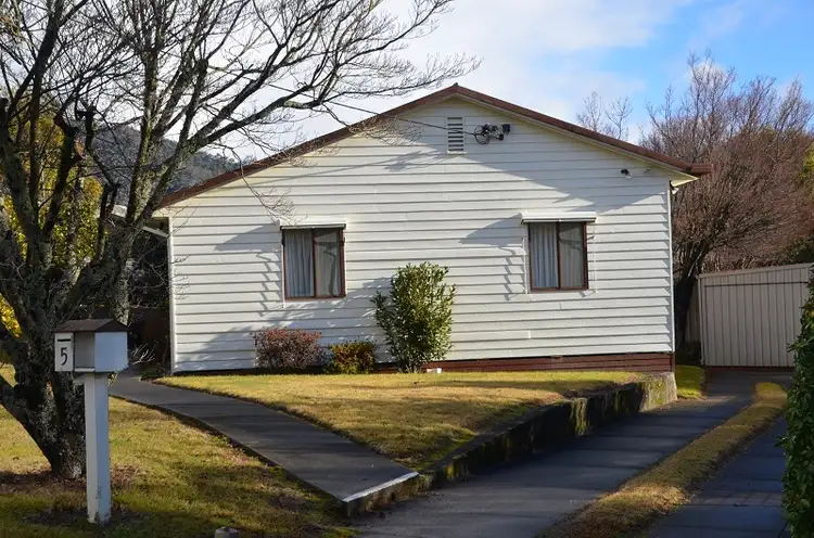 5 Mountain Avenue, Mount Beauty VIC 3699