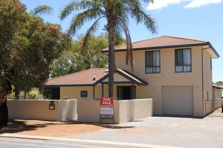 239 First Street, Wonthella WA 6530