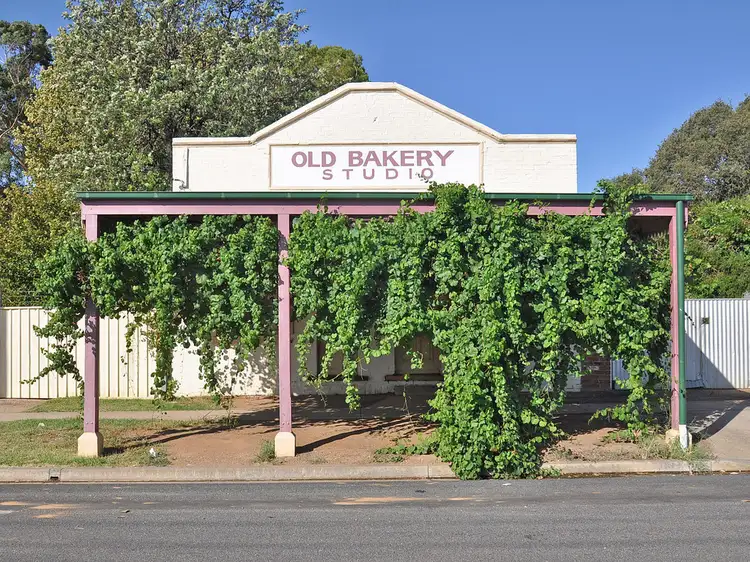 80 Broadway, Junee NSW 2663