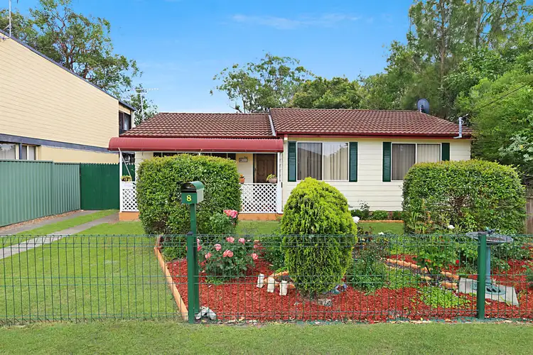 8 Elizabeth Bay Drive, Lake Munmorah NSW 2259