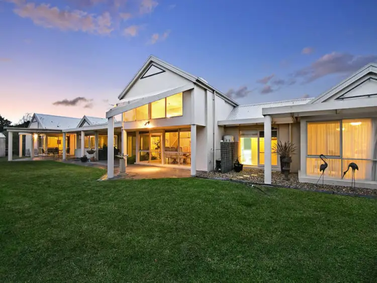 28 Namnan Way, Gisborne South VIC 3437
