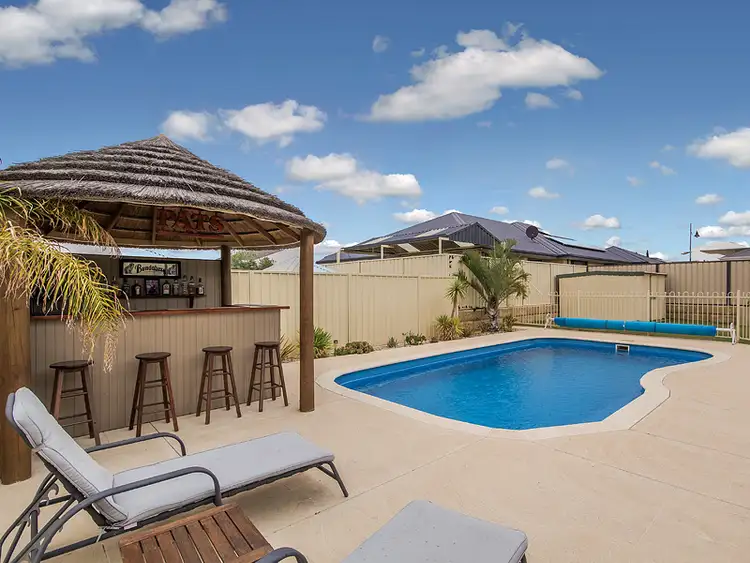 60 Bancoura Parkway, Secret Harbour WA 6173