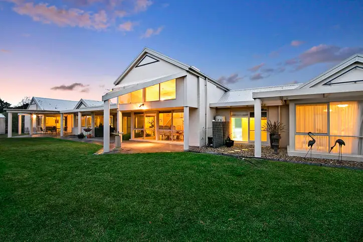 28 Namnan Way, Gisborne South VIC 3437