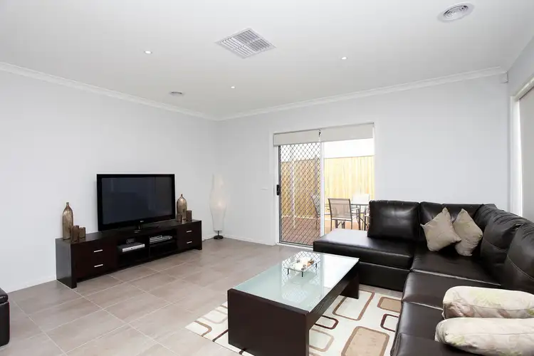 Unit 3/1 Lady Penrhyn Drive, Melton West VIC 3337