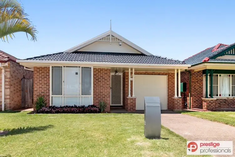 15 Kanangra Court, Wattle Grove NSW 2173
