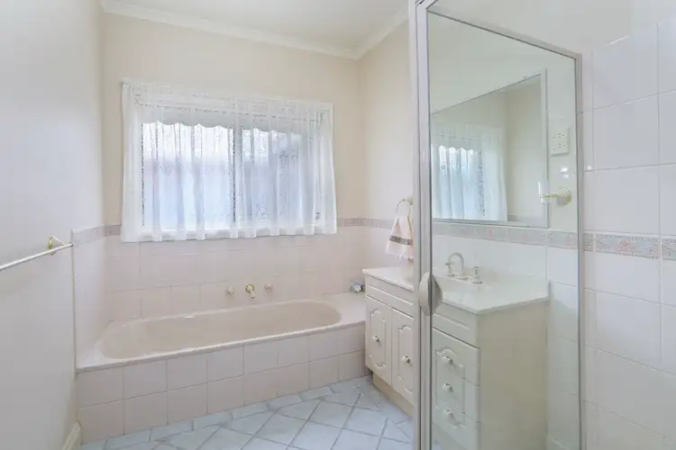 Fifth view of Homely house listing, 4 Finningley Court, Highton VIC 3216