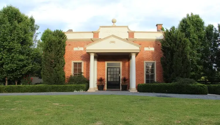 19 Nyhan Street, "The Lodge", Holbrook NSW 2644
