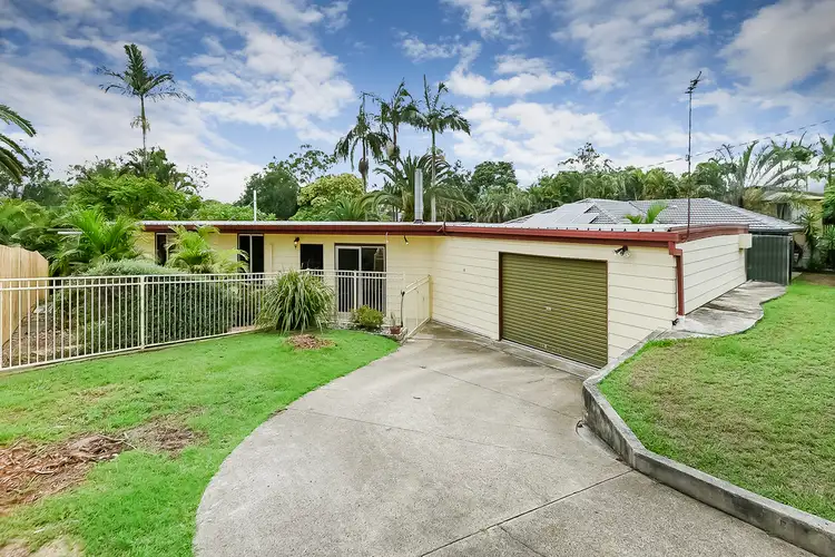 79 Conifer St, Hillcrest QLD 4118