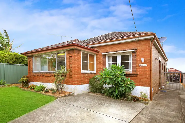25 Clemton Ave, Earlwood NSW 2206