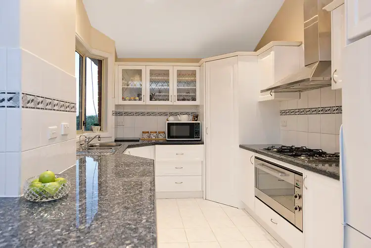 Fifth view of Homely house listing, 8 Hillcrest Court, Mill Park VIC 3082