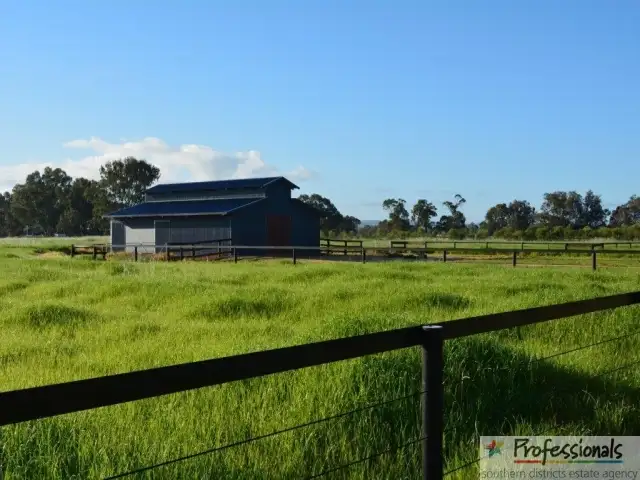 42 Yamballup Avenue, Harvey WA 6220